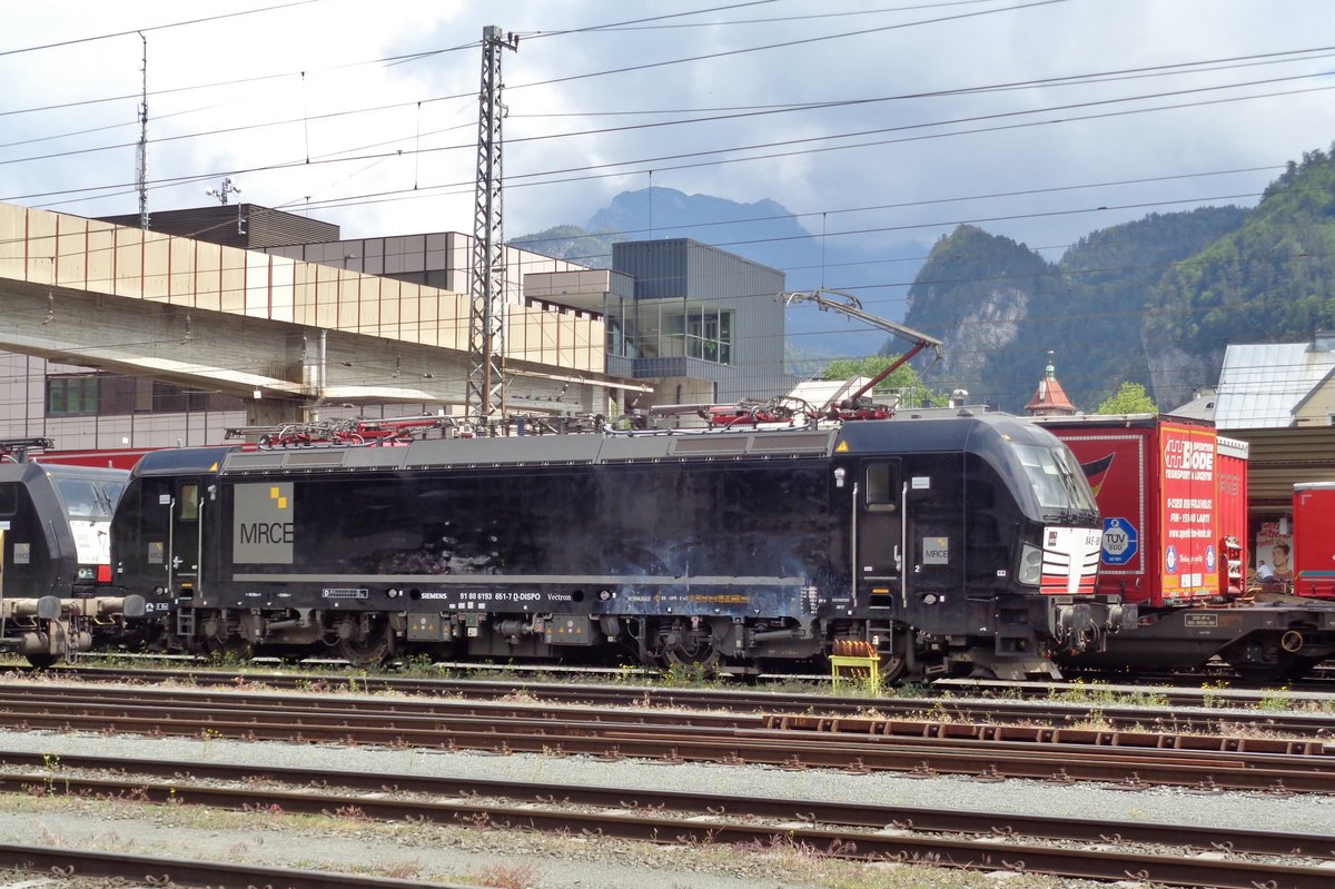 MRCE 193 651 steht am 18 Mai 2018 in Kufstein.