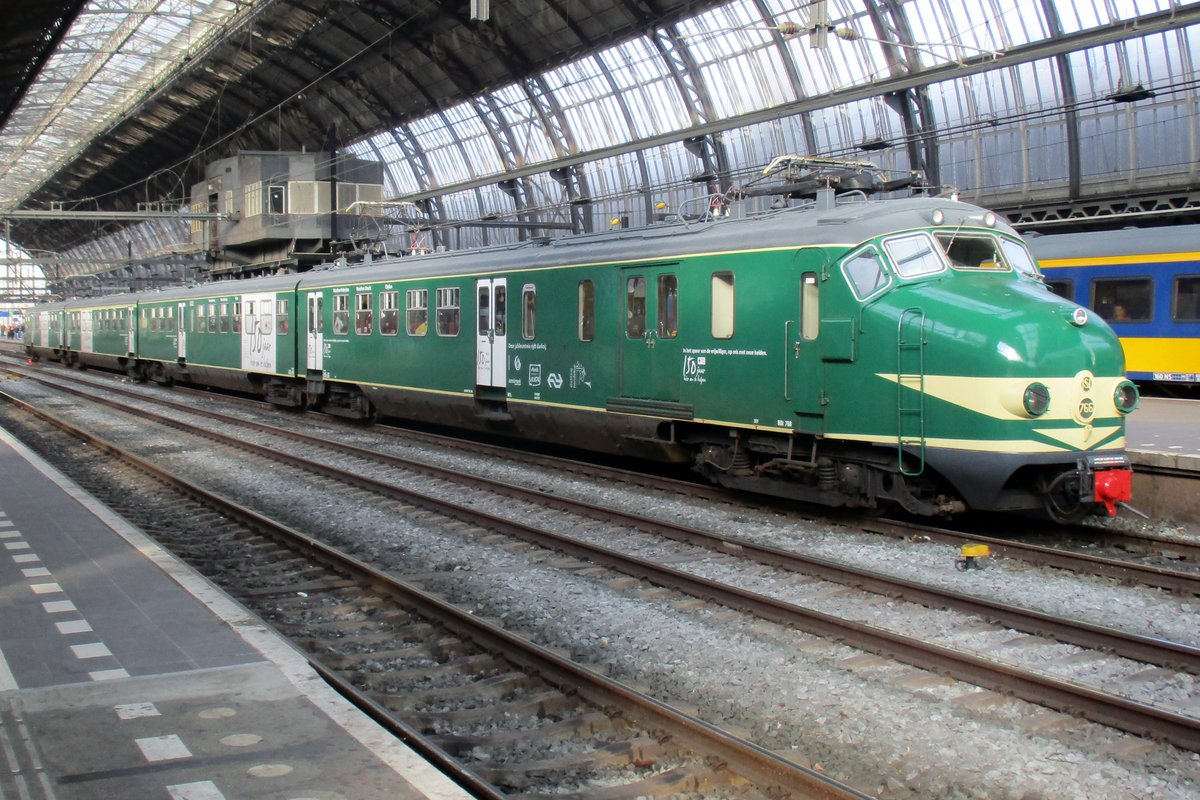 Museumstriebzug 766 steht am 4 November 2017 in Amsterdam Centraal anl�sslich der Offener Tur Tag bei das Bw Watergraafsmeer.