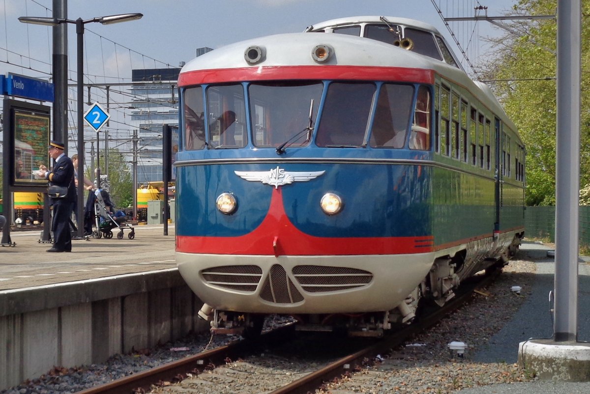 Museumstriebzug DE-20 (de Kameel) steht am 6 Mai 2017 in Venlo.