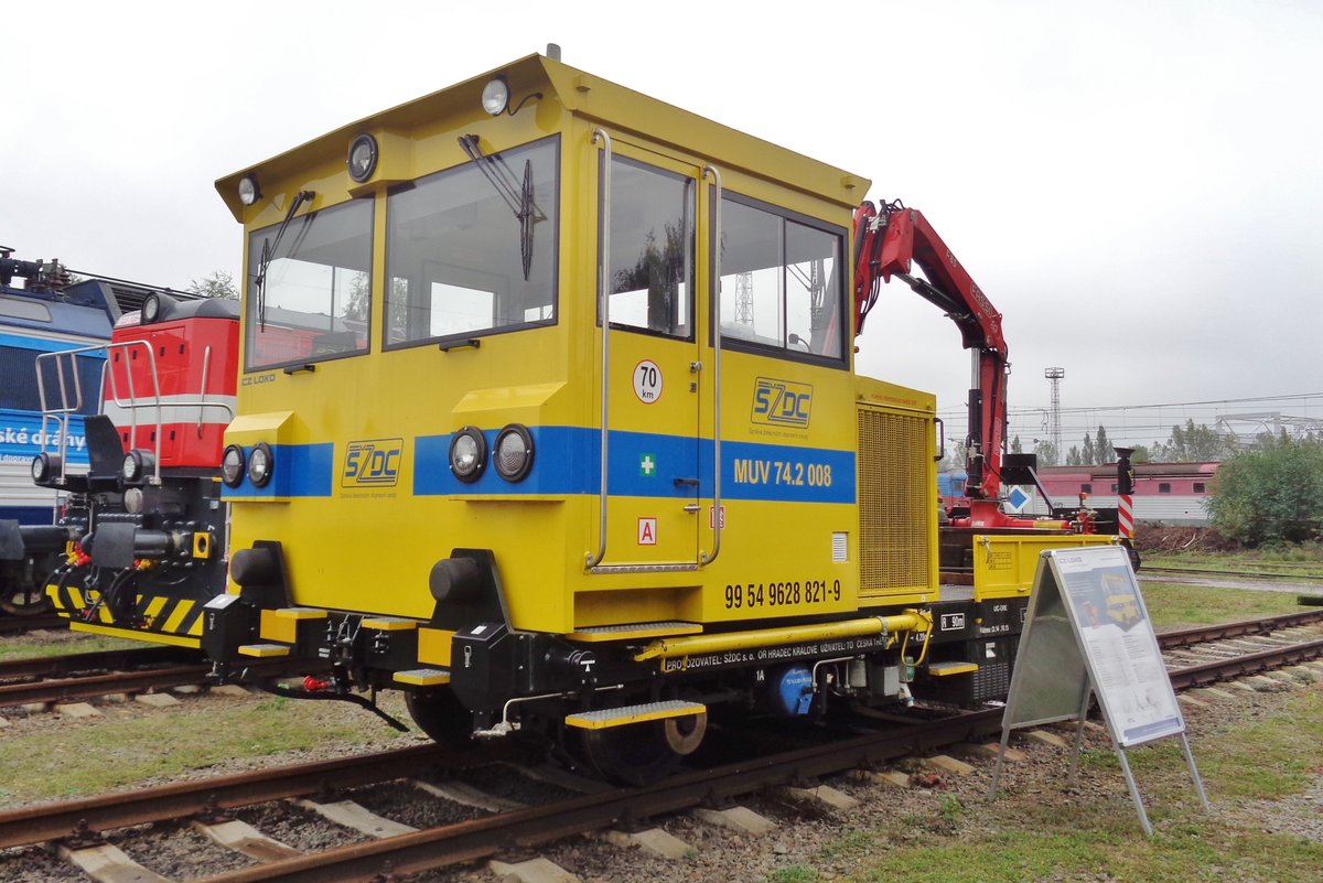 MUV 74.2008 steht ins Bw Ceske Trebova am 24 September 2017.