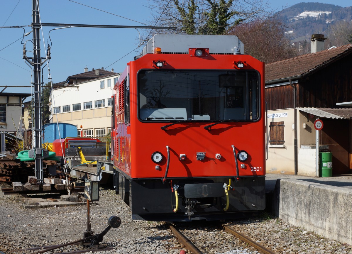 MVR: Meine erste zuf�llige Begegnung in Chernex mit der neuen HGem 2/2 2501 f�r die Bergstrecke Blonay-Les Pleiades, vom 17. M�rz 2016 . Somit werden bald auch die sch�nen historischen He 2/2 1-2 aus dem Jahre 1911 nicht mehr ben�tigt. Sehr schade!
Foto: Walter Ruetsch