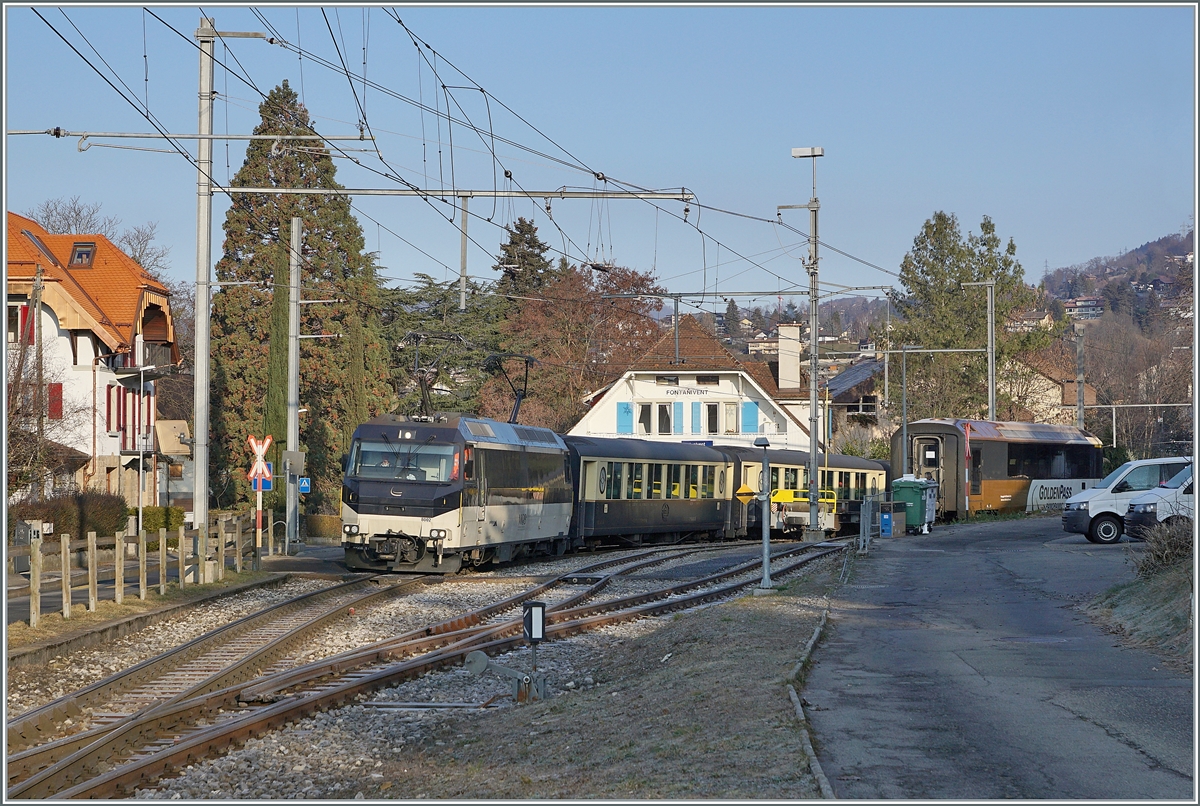 Nach der grossen Überraschung von gestern habe ich mich heute nicht verrechnet und die Ge 4/4 8002 ist noch immer im MOB Golden Pass Belle Epoque Umlauf, hier bei der Durchfahrt in Fontanivent, gerade, als sich die Sonne hervorwagte.

10. Januar 2020