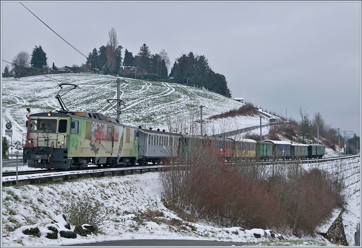 Nachdem das erste Bild der BC Jubiläums-Saison der B-C kaum danach aussah, nun vier etwas vermehrt  musealische  Bilder, auch wenn der Winterdampfzug erst in Montbovon Dampftraktion  erhielt.
Die MOB GDe 4/4 mit ihrem langen und ebenso bunten Zug nach Zweisimmen kurz vor PLanchamp.
3. März 2018