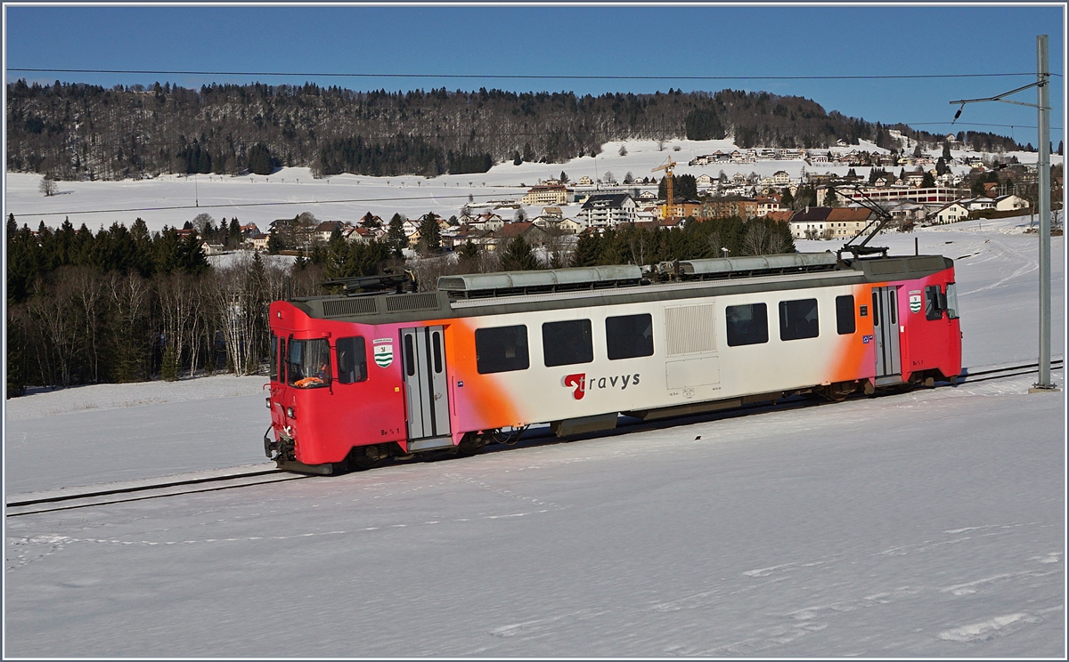 Nachdem der Kehrichtwagen in Ste-Croix zur Beladung zugestellt wurde, fährt der YSteC / Travys Be 4/4 N° 1 zurück nach Yverdon.
14. Feb. 2017