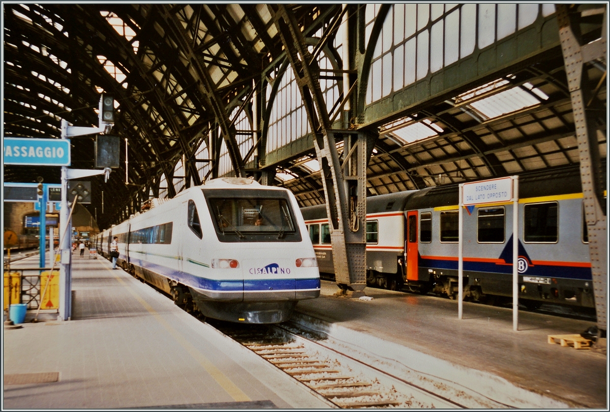 Neben dem Cisalpino ETR 470 in Milano Centrale ist der noch zu sehende SNCB Wagen, welcher im EC Vauban eingereiht ist, von Interesse.
28. Juni 1997