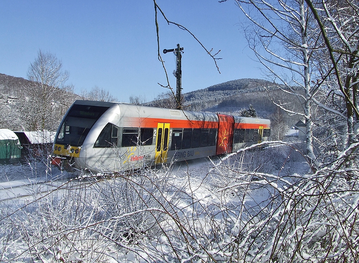 Neubearbeitung aus meinem Archiv.... 
Ein GTW 2/6 der Hellertalbahn erreich am 14.02.2009 bald den Bahnhof Herdorf. Er fährt als RB 96 „Hellertalbahn“ die Verbindung Dillenburg-Haiger-Neunkirchen-Herdorf-Betzdorf).
