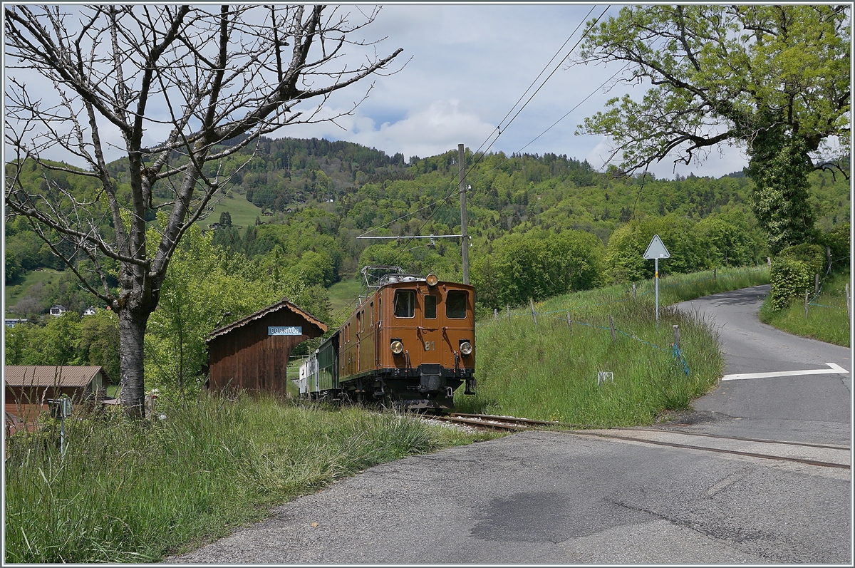 Nostalgie & Vapeur 2021  /  Nostalgie & Dampf 2021  - so das Thema des diesjährigen Pfingstfestivals der Blonay-Chamby Bahn. Die Bernina Bahn RhB Ge 4/4 81 der Blonay-Chamby Bahn beim Halt in Cornaux.

23. Mai 2021