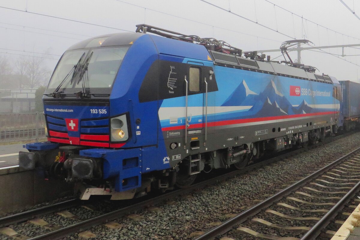 Notsch�ss von SBBCI 193 535 am mistigen 16 Dezember 2021 in Blerick.