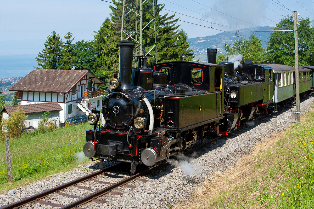 Pfingstdampf Festival der Museumsbahn Blonay-Chamby am 27.05.2012.
Die G 3/3 Dampftenderlokomotive BAM Nr. 6  (auch JS 909, ab 1902 SBB 109 (SBB Brünig)) und die G 2x2/2 Malletdampflok SEG 105 erreichen mit ihren Zug Chaulin.