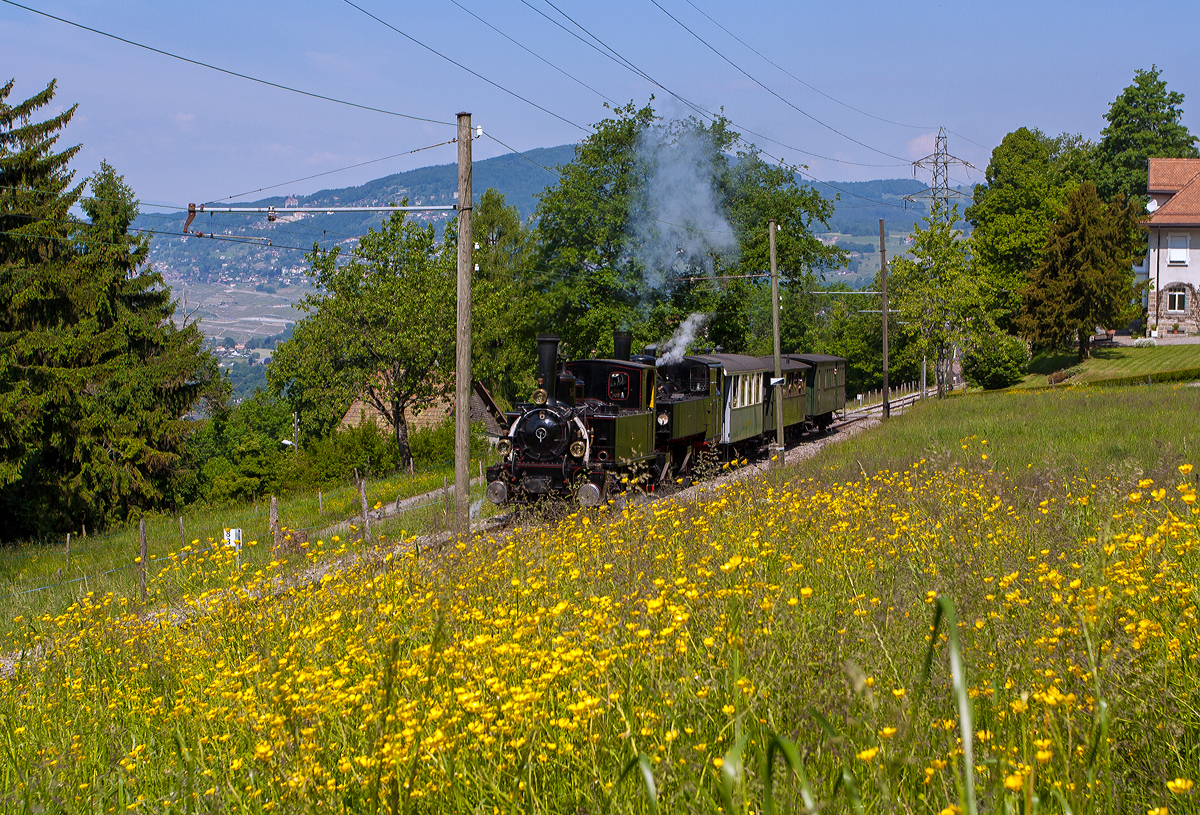 Pfingstdampf Festival der Museumsbahn Blonay-Chamby am 27.05.2012.
Die G 3/3 Dampftenderlokomotive BAM Nr. 6  (auch JS 909, ab 1902 SBB 109 (SBB Brünig)) und die G 2x2/2 Malletdampflok SEG 105 erreichen mit ihren Zug Chaulin.