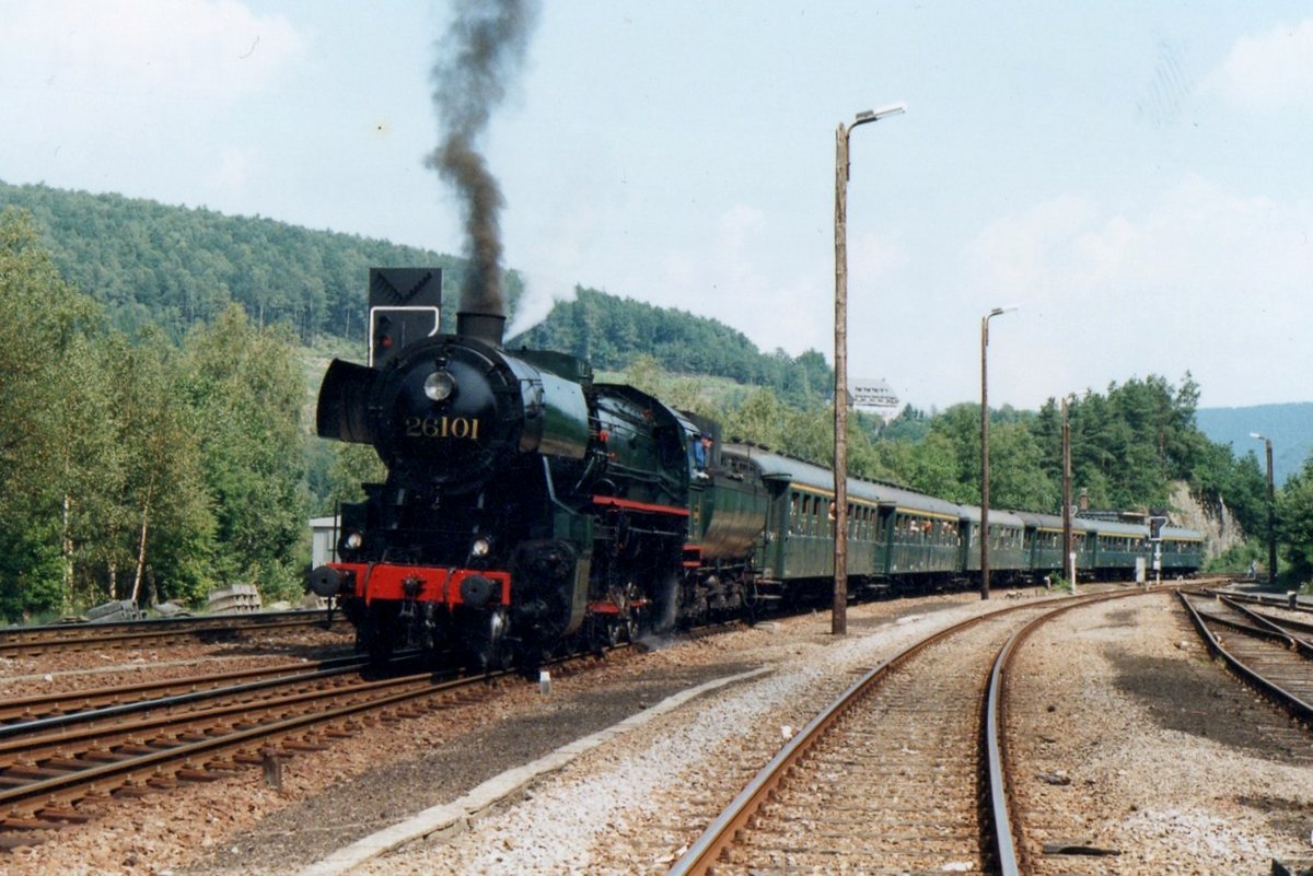 PFT-TSP 26.101 treft w�hrend ein Bahnhofsfest in Trois-Ponts ein am 13 Juli 1999.