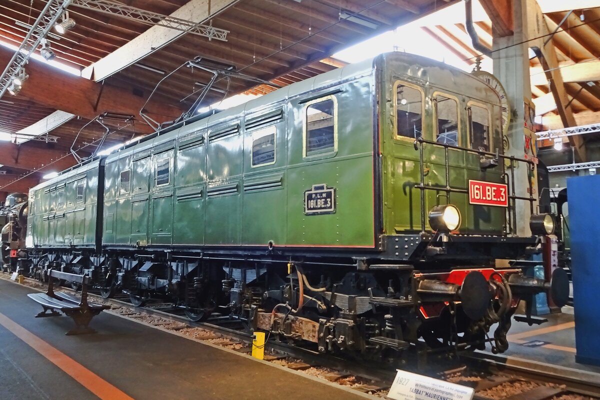 PLM 161.BE.03 steht am 30 Mai 2019 ins Cit� du Train in Mulhouse. Diese Riesenelloks bekamen ihren Strom von Oberleitung (1.500V=) und von der Stromschiene.