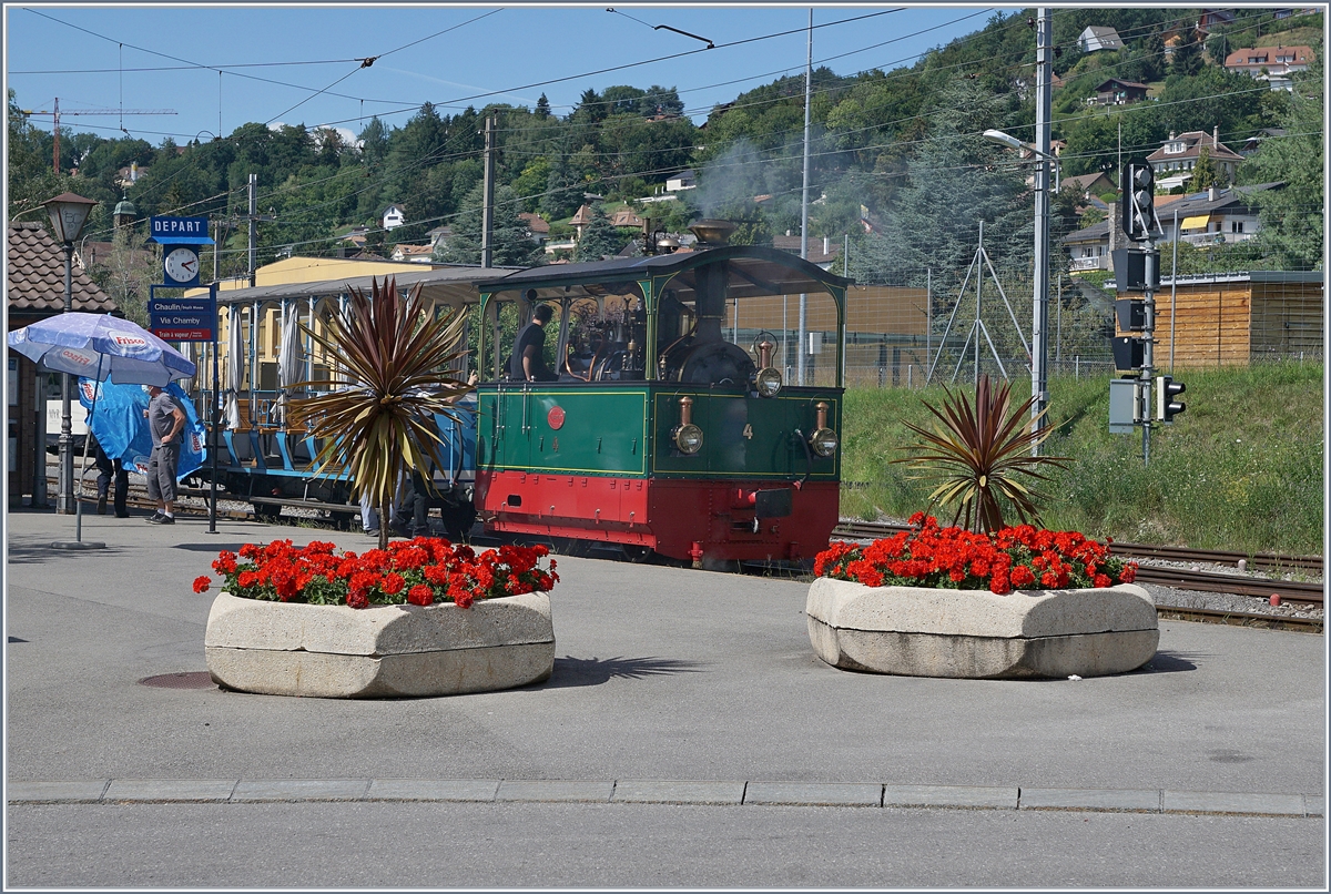  Rimini  nennt man bei der Blonay-Chamby Bahn die 1900 von Krauss unter der Fabriknummer 4278 gebaute Kasten-Dampflok G 2/2 N° 4 die bei der Ferrovie Padane im Einsatz stand und so in Blonay zwischen zwei Palmen tatsächlich etwas Mittelmeerabmiente verbreitet. 

26. Juli 2020
