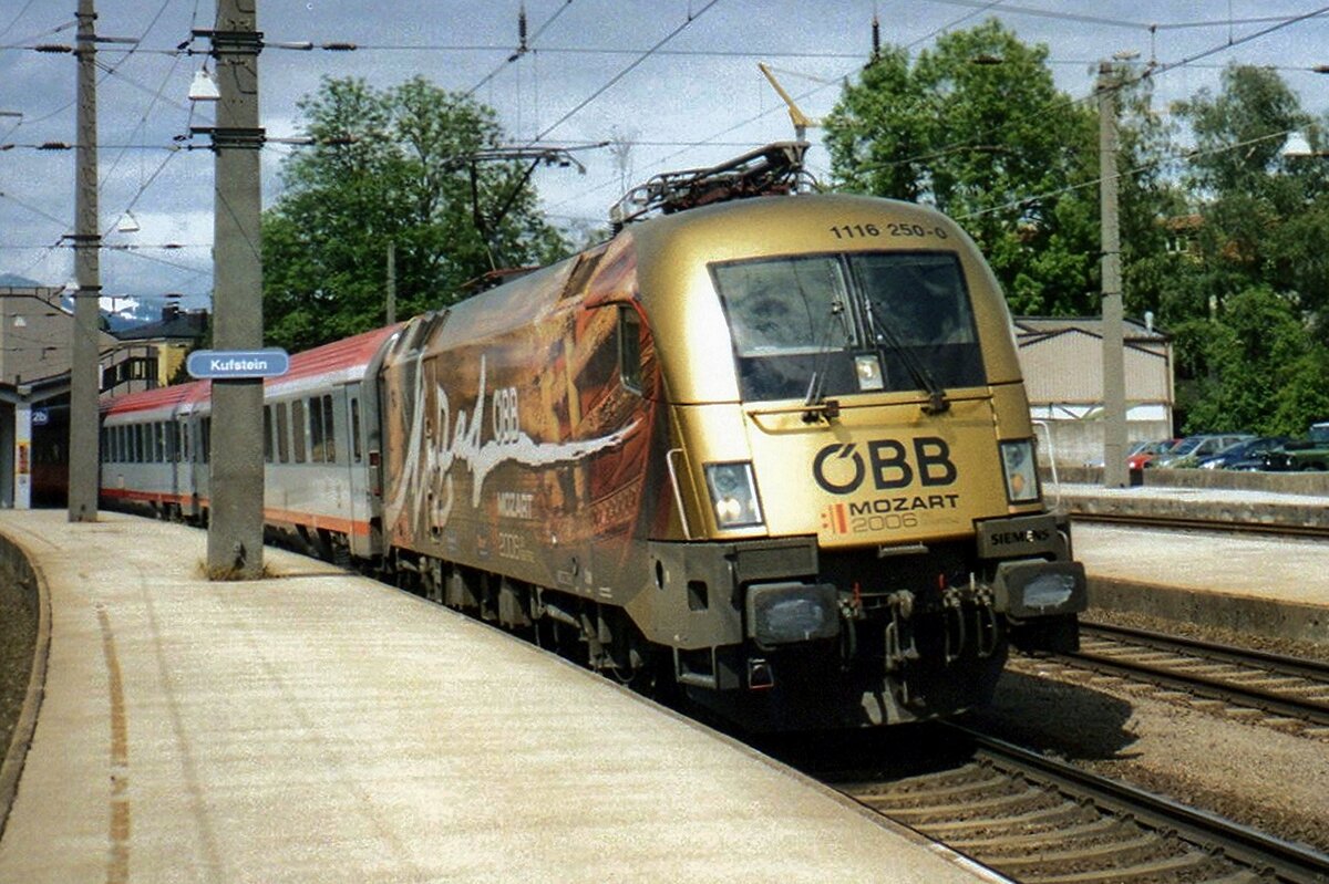 Scanbild von 1116 250 mit Mozart Werbung in Kufstein am 27 Mai 2006.