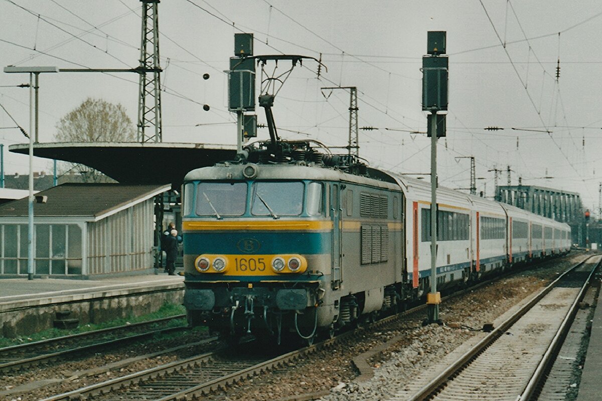 Scanbild: am 13 Februar 2000 durchfahrt NMBS 1605 mit ein Leergarnitur f�r IC 420 K�ln Hbf-->Oostende K�ln Deutz.