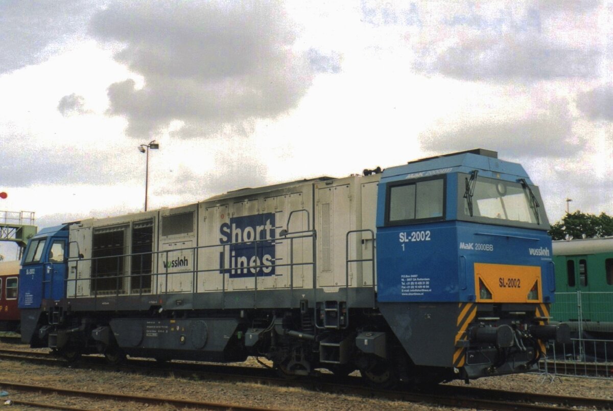 ShortLines SL-2002 steht w�hrend ein Ausstellung am 2 Juli 2004 in Roosendaal Goederen. Es wird gleich der letzte Auftritt f�r ShortLines sein, weil im Kurze darauf die SL in die Pleite ging mit viel Kontroverse.
