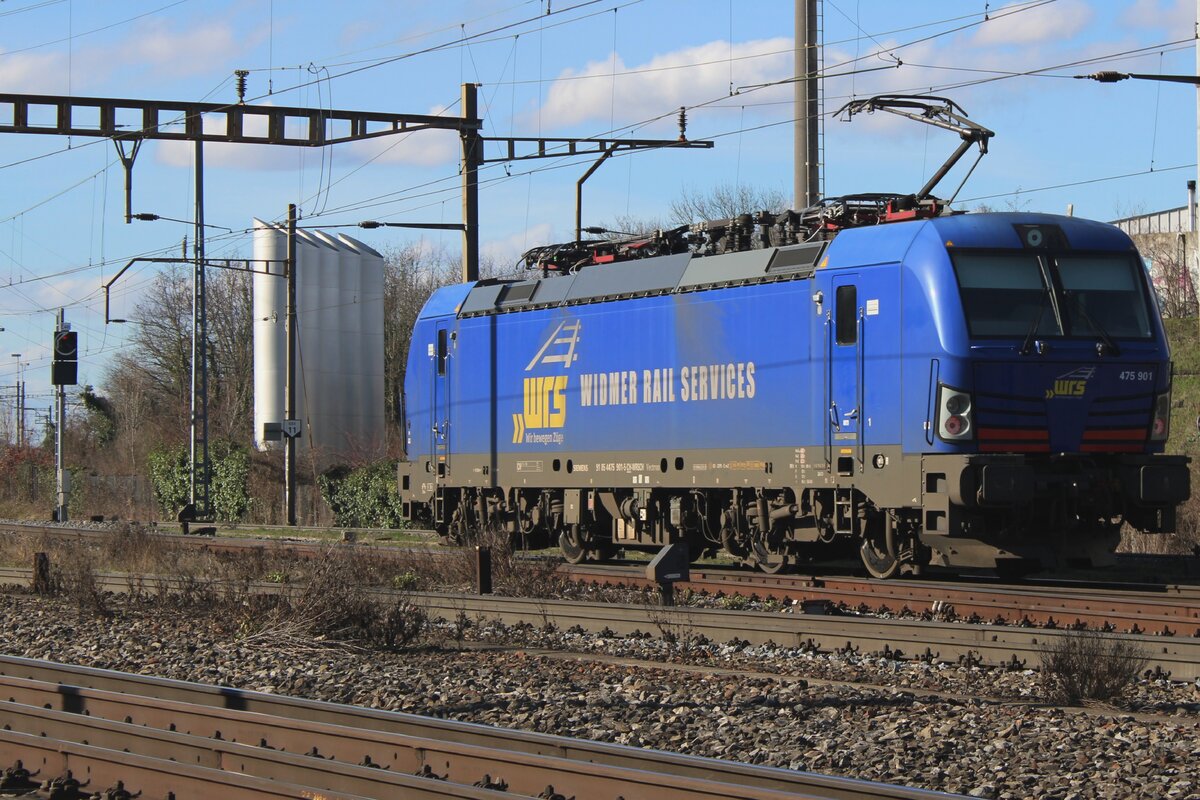 Soloauftritt für WRS 475 901 durch Pratteln am 13 Februar 2024. Der Lok geht nach Muttenz und soll dort ein Güterzug aufnehmen.