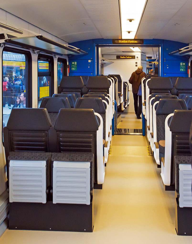 Stadler Pankow pr�sentiert den 1. FLIRT der 3. Generation f�r die DB Regio AG, auf der InnoTrans 2014 (hier 26.09.2014) und bald f�hrt er auf der Saar- und Moselstrecke.  

Es ist 94 80 0429 113-4 D-DB / 94 80 0429 613-3 D-DB  ein f�nfteilige Stadler FLIRT3 der DB Regio AG Region S�dwest, das erste Fahrzeug der Serie (von 28 St�ck).

Hier der Innenraum.

Weitere Beschreibung von dem FLIRT siehe:
http://hellertal.startbilder.de/bild/deutschland~triebzuege~br-429-stadler-flirt-5-teillig/371288/stadler-pankow-pr228sentiert-den-1-flirt.html