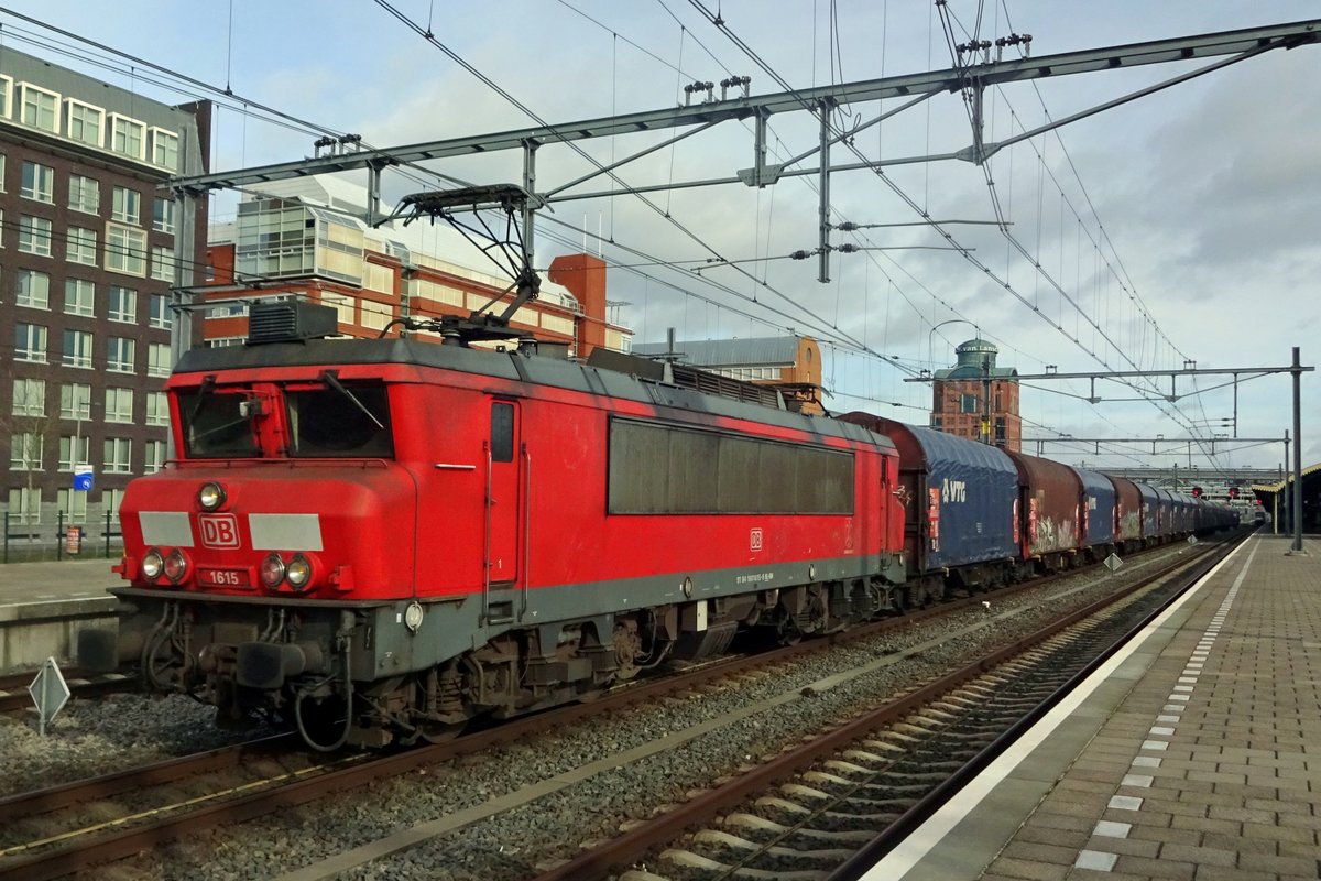 Stahlzug mit 1615 durchfahrt am 1 M�rz 2020 's-Hertogenbosch.