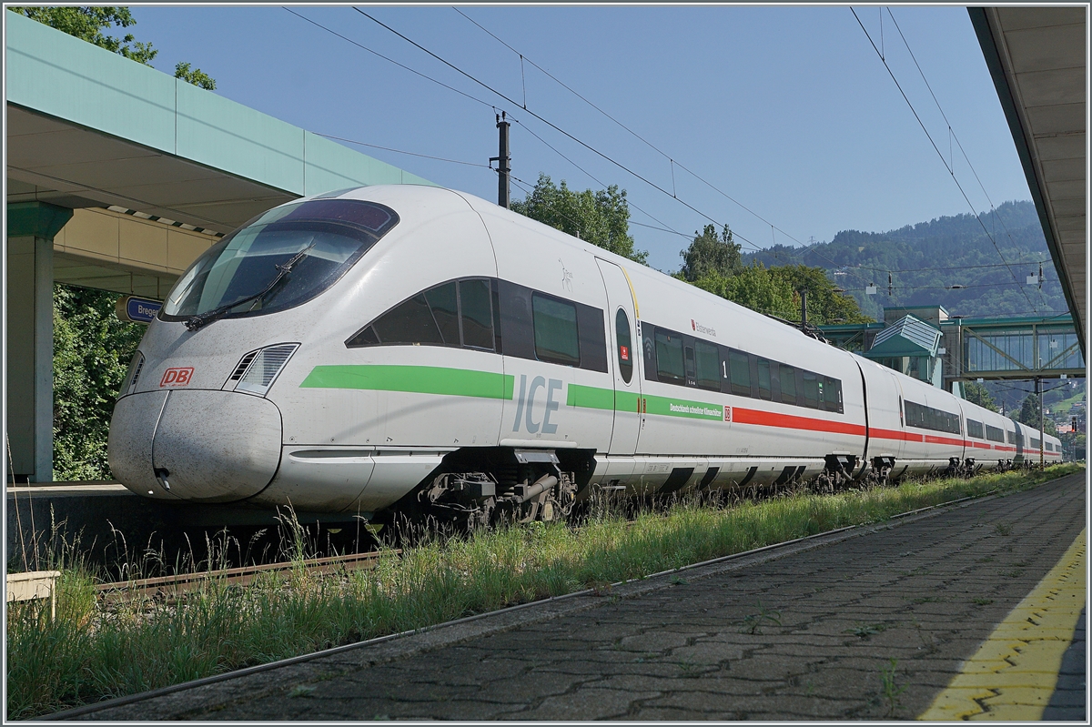 Statt wie früher in Lindau HBF kann nun in Bregenz Fahrzeuge der ÖBB, DB und SBB sehen: Der DB ICE 411 055 ist aus München kommend an seinem Ziel Bregenz als ICE 1217 angekommen. 

14. August 2021