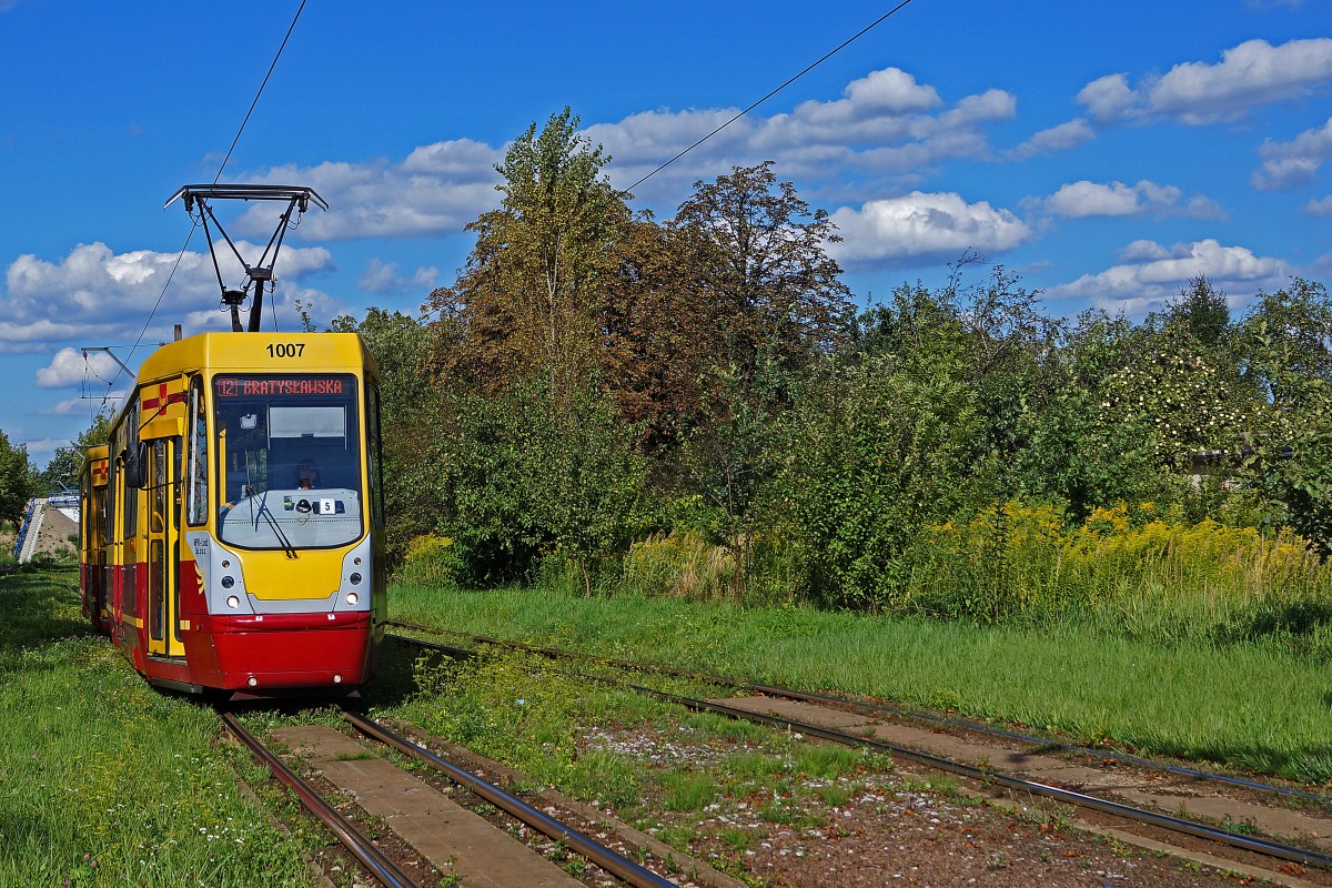 STRASSENBAHNBETRIEBE IN POLEN Strassenbahn LODZ Die modernisierten Konstalwagen 805Na in Doppeltraktion aufgenommen im  GRUENEN  am 20. August 2014.
Foto: Walter Ruetsch