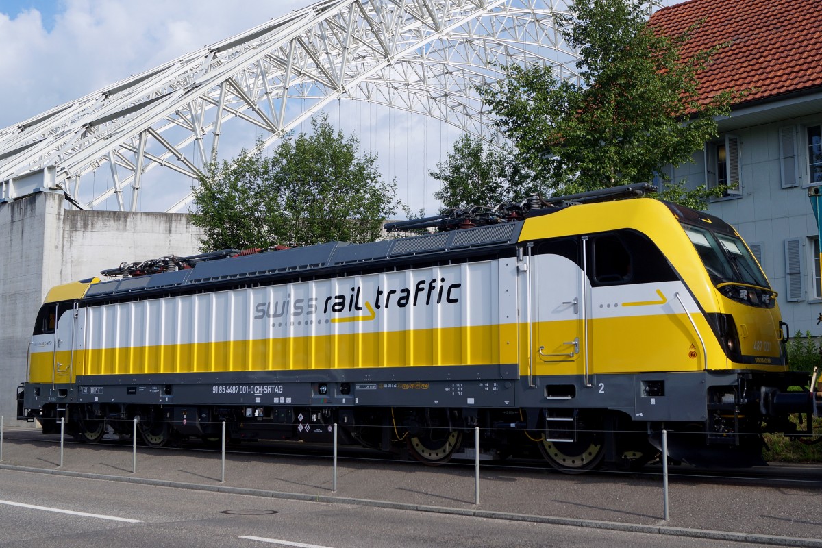 SWISS RAIL TRAFIC: Sondermüllzug ab Kölliken nach Niederglatt mit der Rem 487 001 von Bombardier vor der Deponie in Kölliken am 2. Juni 2015.
Foto: Walter Ruetsch