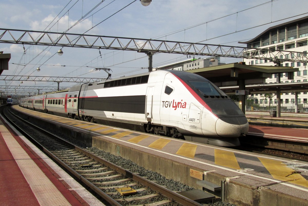 TGV Lyria 4401 verl�sst Lyon Part-Dieu am 2 Juni 2014.