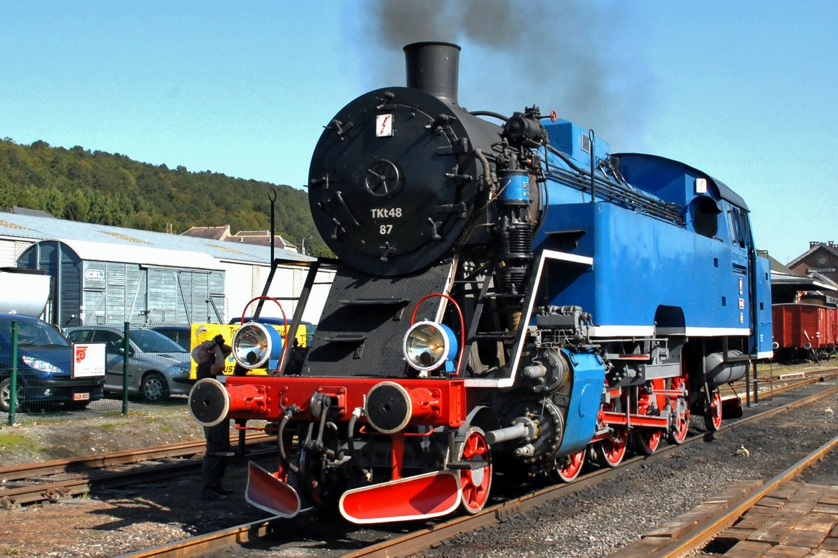 TKt 48-87 steht bei der CFV3V in Süd-Belgien ins Bw Mariembourg, 26 September 2009.