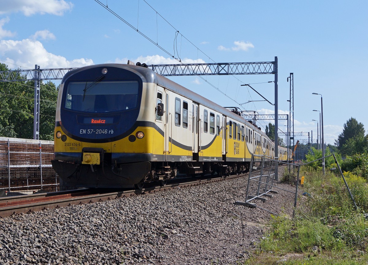 TRIEBZUEGE IN POLEN
EN 57-2046rb 2122 834-6 1151 nach RAWICZ bei der Einfahrt in den Bahnhof WROCLAW MIKOLAJOW, der zur Zeit umgebaut wird. Die Aufnahme ist am 19. August 2014 entstanden.
Foto: Walter Ruetsch