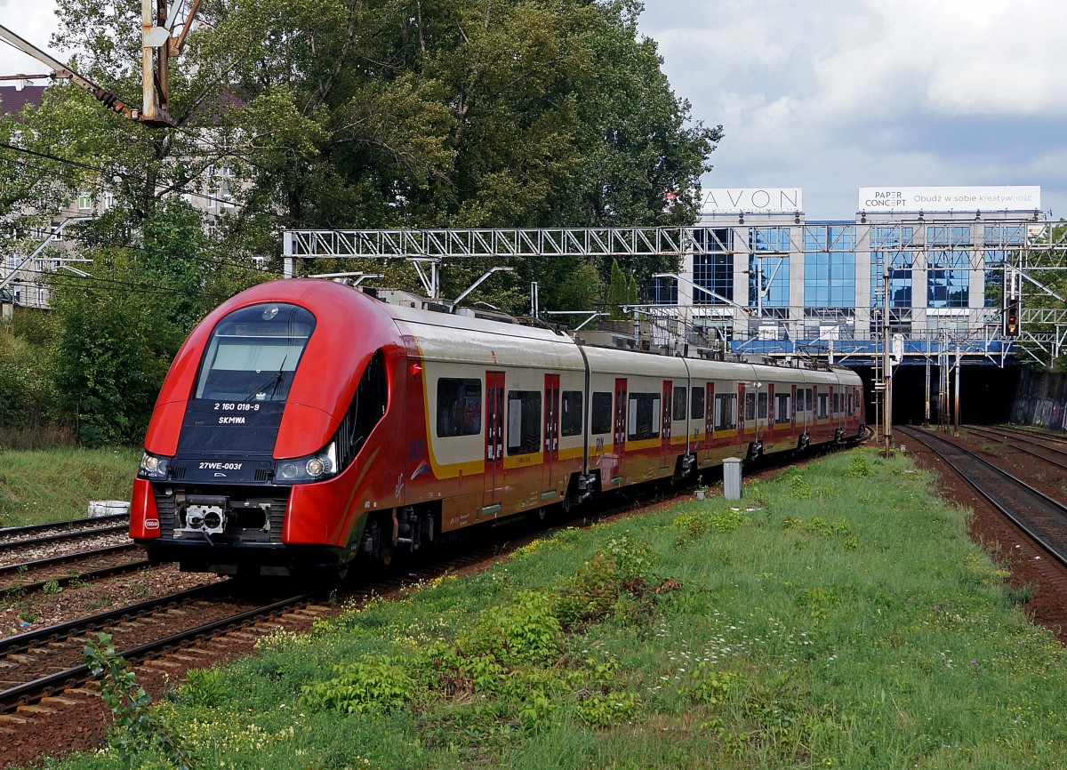 TRIEBZUEGE IN POLEN
Modernste S-Bahnz�ge der Szybka Koley Miejska Sp.z.o.o.w. Warszawie (SKMWA).
Triebzug 2 160 018-9 bei WARSZAW OCHOTA am 14. August 2014.
Foto: Walter Ruetsch
