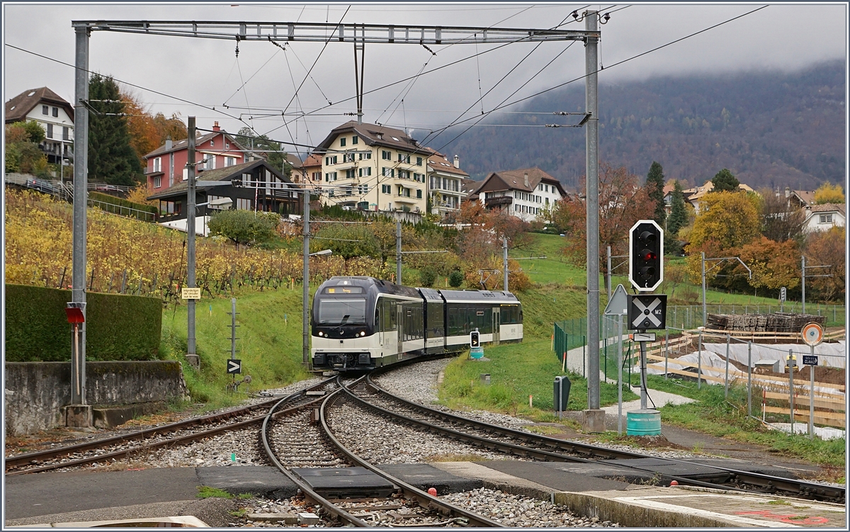 Und so sah es vor dem Umbau, vor gut einem Jahr aus: der ABeh 2/6 7507 erreicht als Regionalzug nach Vevey St-Légier Gare.
11. Nov. 2017