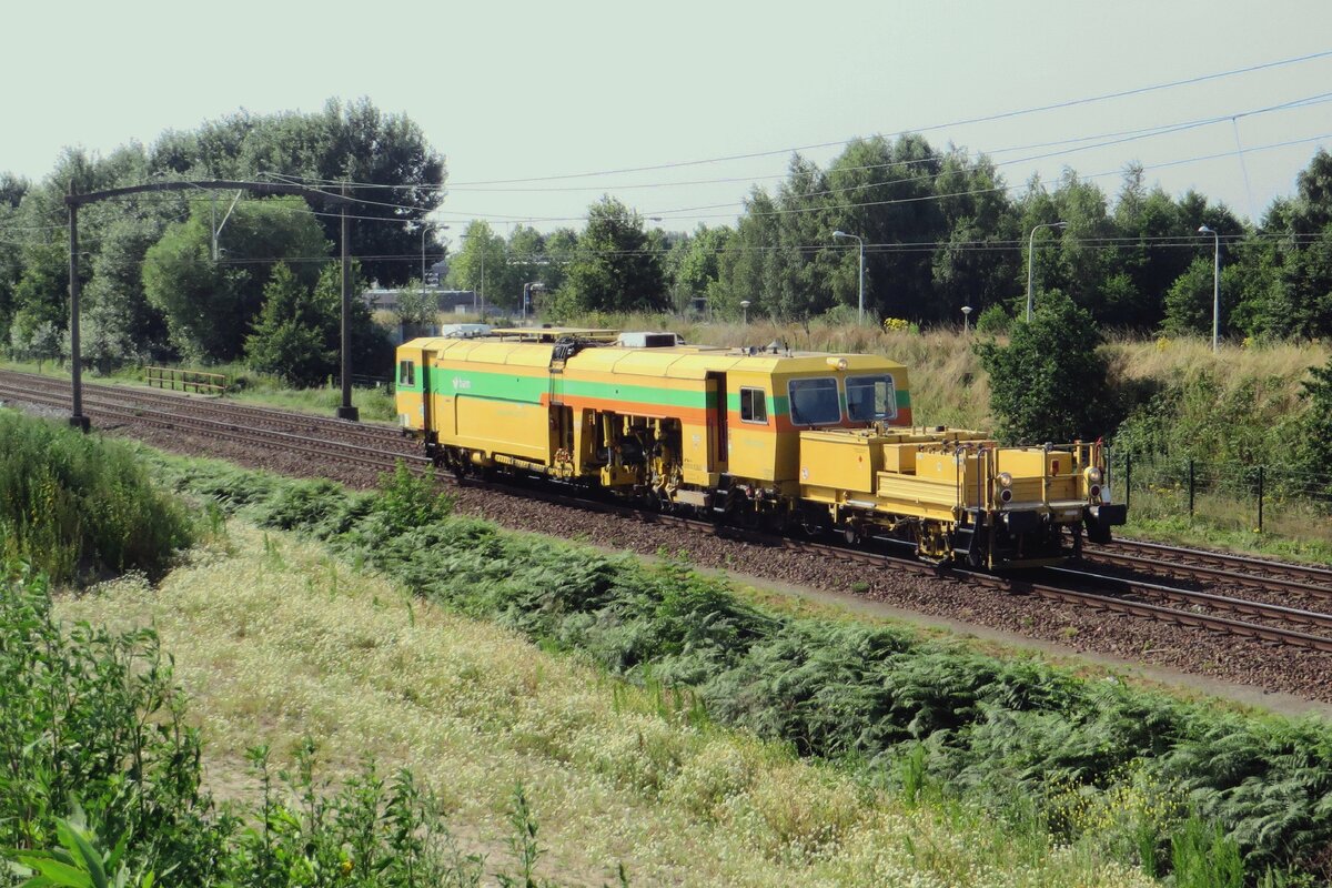UniMat 204 t�fft durch Tilburg-Reeshof am 23 Juli 2021.