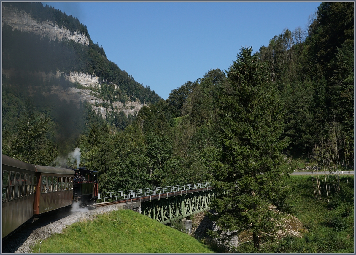 Unterwegs auf der Bregenzer Waldbahn: eine der der wohl schönsten Stellen: die Brücke über die Bregenzer Ach. 
10. Sept. 2016