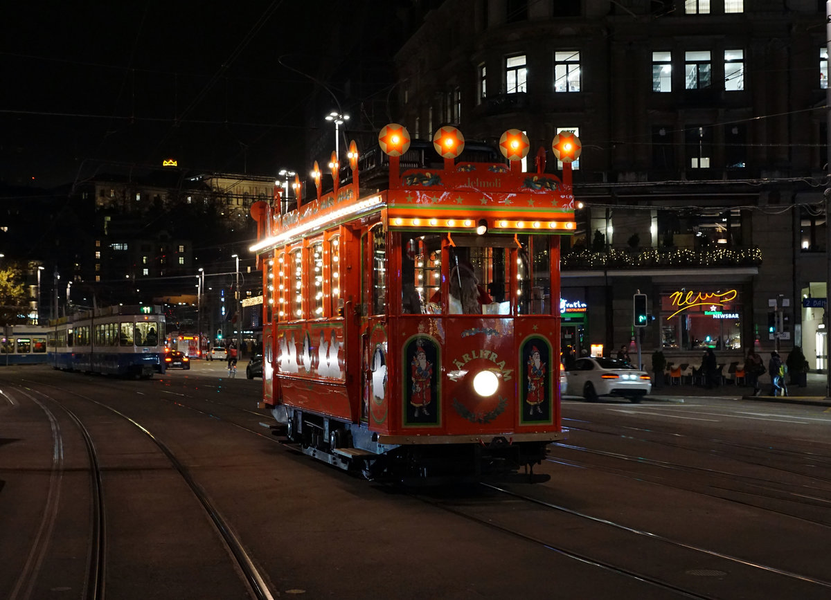 VBZ: M�rlitram Z�rich, 6. Dezember 2017.
Auch dieses Jahr war in Z�rich, Basel und Bern das beliebte vom St. Nikolaus chauffierte M�rlitram unterwegs.
Foto: Walter Ruetsch