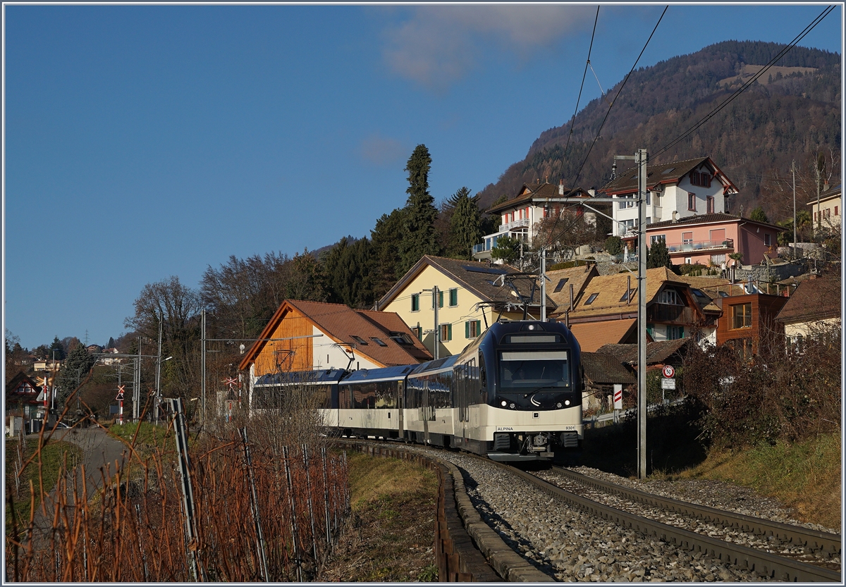Vermehrt werden Regionalzugleistungen von den neuen Alpina ABe 4/4 / Be 4/4 übernommen. Das Bild zeigt den Regionalzug 2221 von Zweisimmen nach Montreux mit dem Alpina ABe 4/4 9301, zwei Zwischenwagen und dem Be 4/4 9201 am Schluss bei Planchamp.
27. Dez. 2016