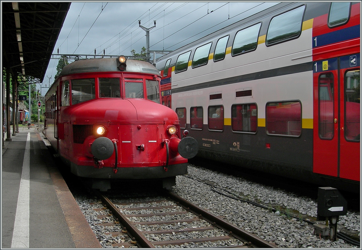 Wie zierlich der OeBB RBe 2/4 202 neben dem RABE 511 aussihet! 
Vevey, den 16. August 2015