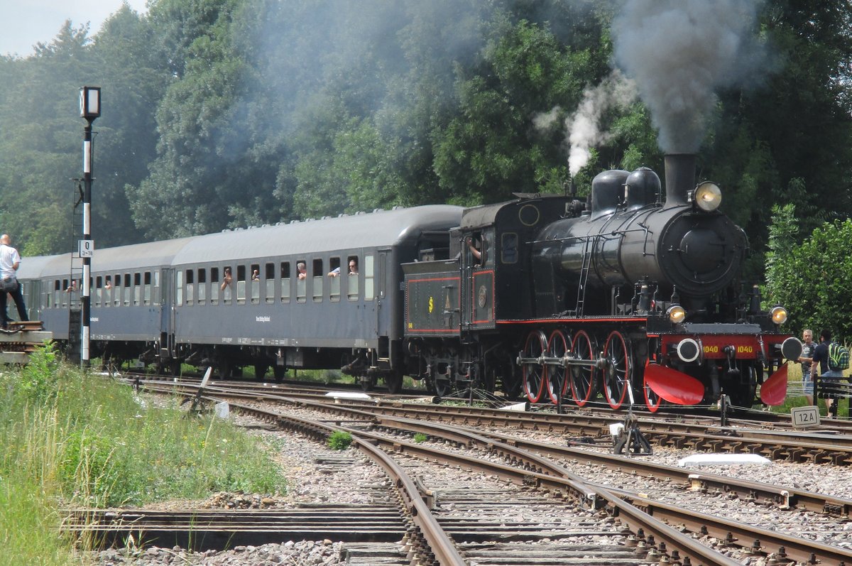 ZLSM, ex SJ 1040 verl�sst mit ein Dampfpendelzug Simpelveld am 8 Juli 2017 w�hrend die ZLSM Dampftage.