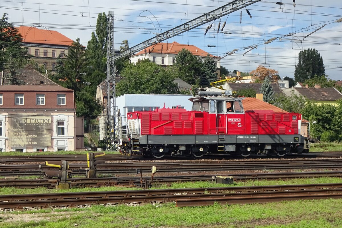 ZSSK 210 022 steht am 27 Augustus 2021 in Bratislava hl.st.