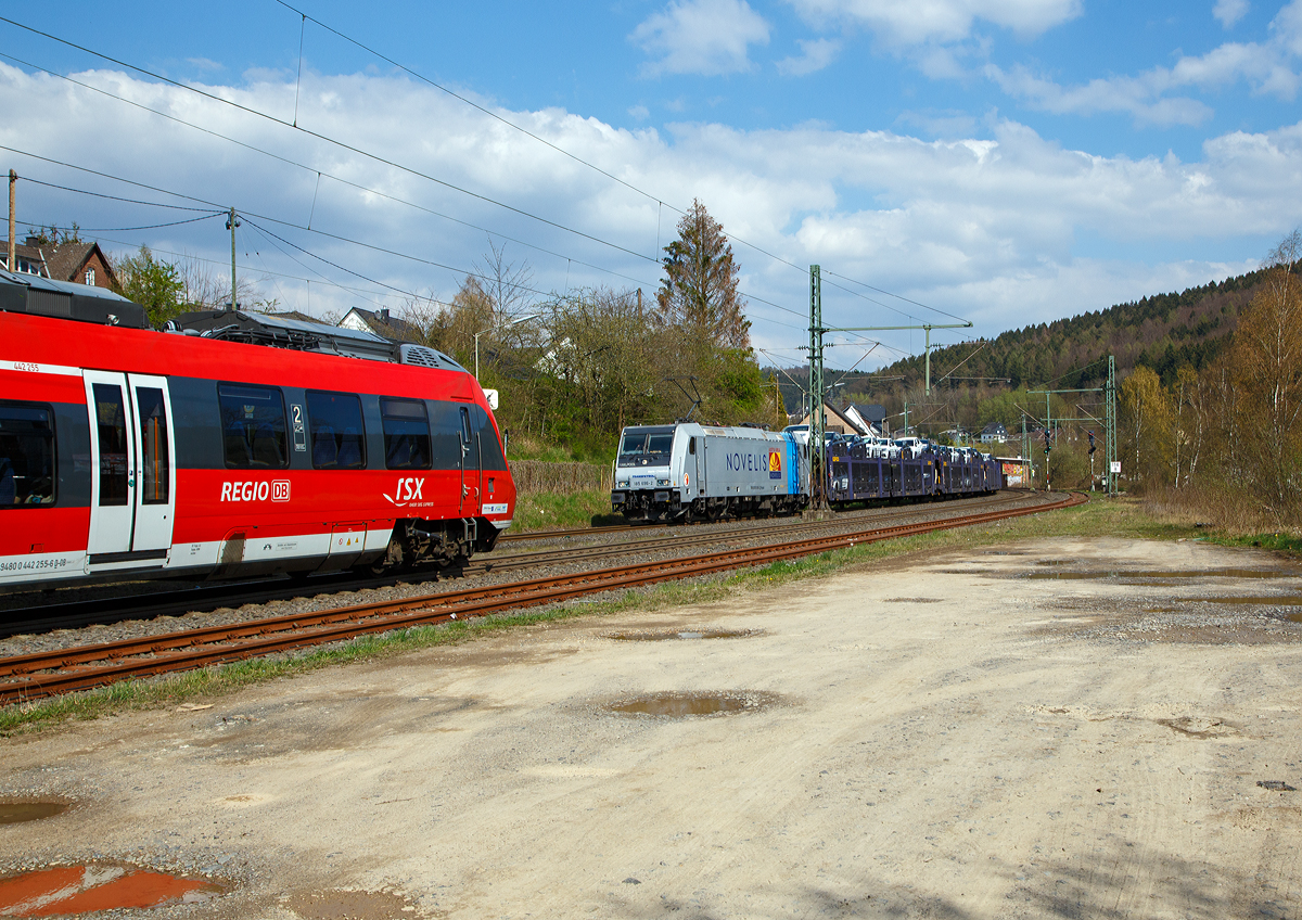 
Zurzeit habe ich wenig Fotoglück....
Eigentlich konnte am 07.04.2019 der RE 9 (zwei gekuppelte vierteilige Bombardier Talent 2) längst vom Bahnhof Brachbach weiter in Richtung Siegen Hbf gefahren sein. So wäre er hier schon weiter um die Kurve gewesen, als die Railpool 185 696-2  Marie-Chanthou  (91 80 6185 696-2 D-Rpool) mit einem Autotransportzug in Richtung Köln durchfuhr. 
So konnte ich noch dieses Bild machen, bevor mir der Hamster den Güterzug zufuhr, der auch noch der einzige am Sonntag war.

