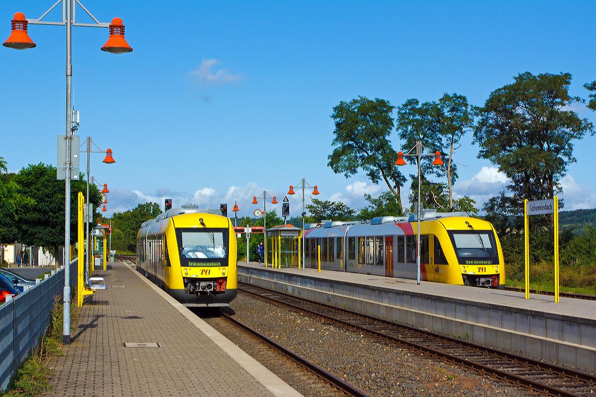 Zwei Alstom Coradia LINT 41 der HLB (Hessische Landesbahn) am 11.08.2014 im Bahnhof Gr�venwiesbach. Links der VT 207 und rechts VT 202. Bahnhof- und Streckeneigent�mer ist hier der Verkehrsverband Hochtaunus und nicht der DB AG, und die Strecke ist sehr erfolgreich.