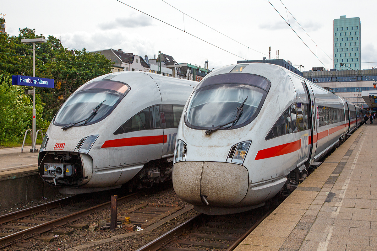 
Zwei Brüder stehen am 16.06.2015 im Bahnhof Hamburg-Altona bereit....Der eine von der DB, der andere von der ÖBB. 

Hinten auf Gleis 11 der Tz 1117  Erlangen  (DB 411 017-7) und vorne auf Gleis 10 der Tz 1191  Salzburg  (ÖBB 4011 091-8). Ein techn. Beschreibung zu den ICE-T gibt es hier:  http://hellertal.startbilder.de/bild/deutschland~hochgeschwindigkeitszuege~ice-t-br-411-415/350935/der-ice-t-br-411-tz-1109.html