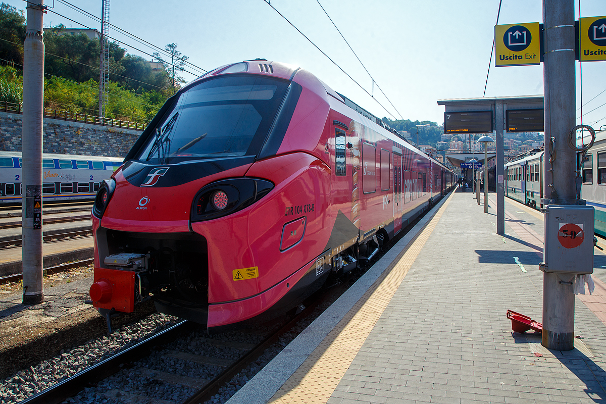 Zwei gekuppelte Trenitalia „pop“, der ETR 104 078 und hinten der ETR 104 070, zwei vierteilige Alstom Coradia Stream, mit Werbung f�r den Giro d’Italia, stehen am 21.07.2022 im Bahnhof La Spezia Centrale, als Cinque Terre Express (Regionale) via Riomaggiore, Manarola, Corniglia, Vernazza und Monterosso nach Levanto, zur Abfahrt bereit.

F�r die Fahrt mit den Cinque Terre Express muss man ein Ticket l�sen, z.B. Trenitalia nationale Tageskarten gelten hier nicht.

