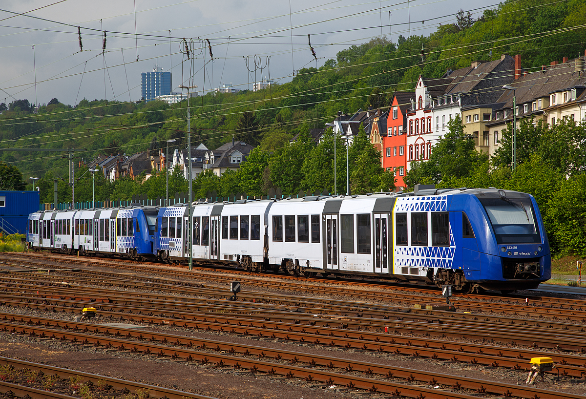 
Zwei gekuppelte zweiteilige Dieseltriebzüge ALSTOM Coradia LINT 54 (95 80 0622 407-4 D-LBVX / 95 80 0622 907-3 D-LBVX und 95 80 0622 431-4 D-LBVX / 95 80 0622 931-3 D-LBVX)

Diese beiden LINT 54 wurden 2014 Alstom in Salzgitter unter den Fabriknummern 0001006054 007 und 0001006054 031 gebaut.

Ein Triebwagen besteht aus bestehen aus zwei Wagenteilen, die jeweils auf zwei Enddrehgestellen ruhen. Motorisiert ist der Triebzug durch drei Dieselmotoren mit einer Leistung von je 390 kW.

TECHNISCHE DATEN:
Spurweite: 1.435 mm
Achsfolge: B’2’+B’B’
Fahrzeuglänge über Kupplung:  54.270 mm
Fahrzeugbreite: 2.750 mm
Maximale Fahrzeughöhe (über SO):  4.310 mm
Einstieghöhe (über SO): ca. 800 mm 
Minimaler befahrbarer Radius Werkstatt/Betrieb: 100/125 m
Installierte Motorleistung: 3x390 kW
Leistungsübertragung: mechanisch
Höchstgeschwindigkeit: 140 km/h 
Eigengewicht: ca. 98 t
Maximale Radsatzlast bei Fahrzeughöchstgewicht: ca. 18 t
Sitzplätze: 180
Stehplätze ca. : 170