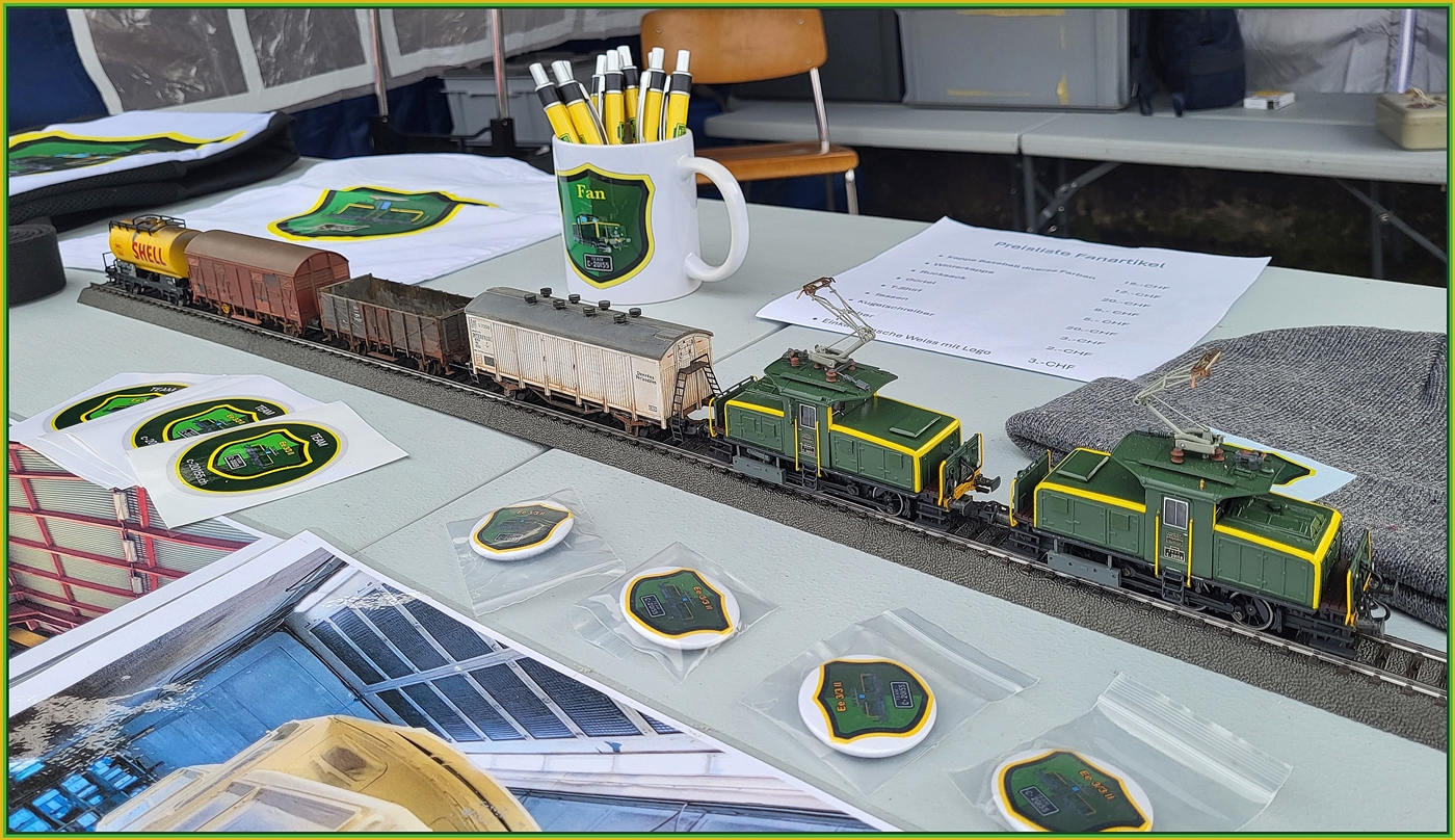 All den vielen Bilder zum Trotz: es gibt nur noch EINE SNCF C 20150 bzw. SBB Ee 3/3 II 165xx, 
Aber im Modell kann man heute noch die SNCF 20150 in Doppeltraktion vor einem Güterzug bewundern. 
Das Bild entstand am Stand des Vereins  Team C-20155  in Balsthal.
(Bilder aus der Betriebszeit der SNCF C 20150 sind ansonsten auf  igschieneschweiz. startbilder.de  zu sehen  

8. Nov. 2025 