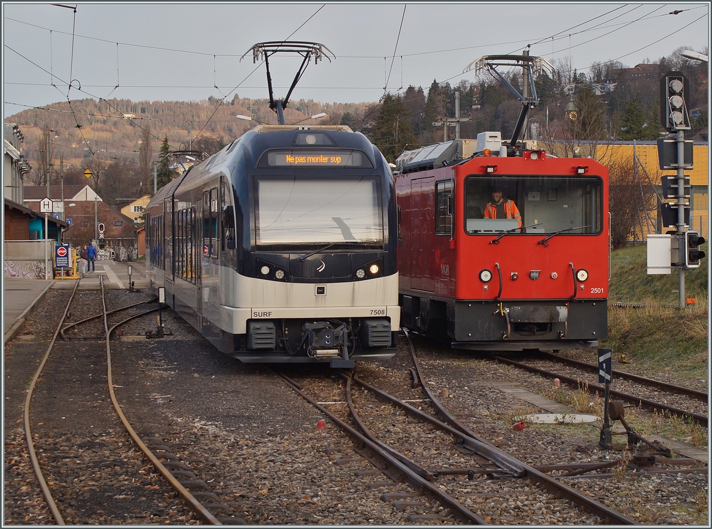 CEV ABeh 2/6 7508 und MOB HGem 2/2 2501 (ex CEV MVR) in Blonay. 

31. Jan. 2024