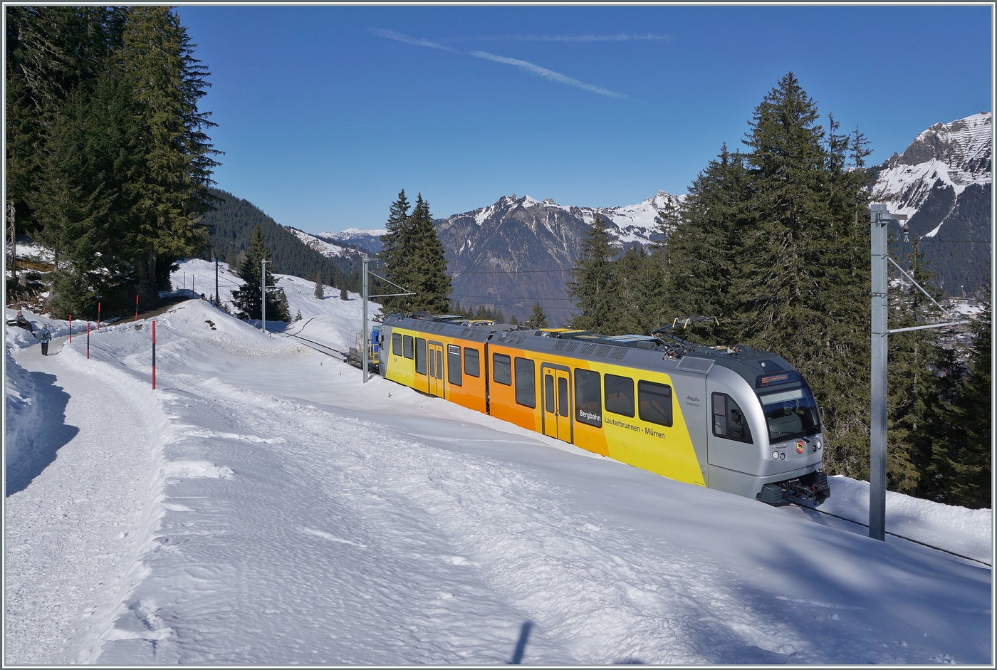 Der BLM Be 4/6 103  Jungfrau  ist kurz nach Winteregg als Regionalzug R 66 von Mürren nach der Grütschalp unterwegs. 

18. Februar 2025