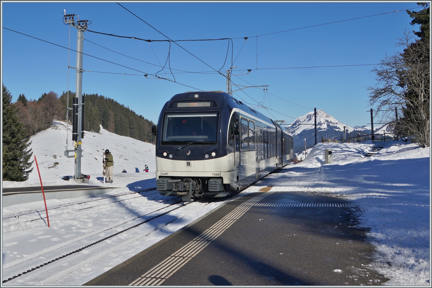 Der CEV MVR ABeh 2/6 7506 erreicht von Vevey kommend die Gipfelstation Les Pl�iades. 

7. Februar 2023