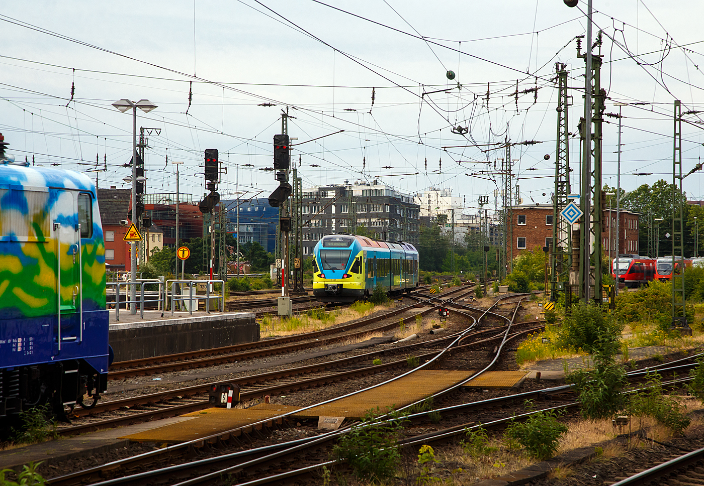 Der dreiteilige Stadler FLIRT ET 8.07 (BR 427) der eurobahn am 31 Mai 2022 beim Hbf Münster (Westfalen). 