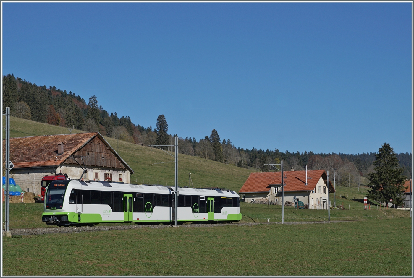 Der neue TransN cmn ABe 4/8 N° 10 ist bei Les Coeudres als R22 auf dem Weg von Les Ponts de Martel nach La Chaux de Fonds. 

28. Okt. 2024  
