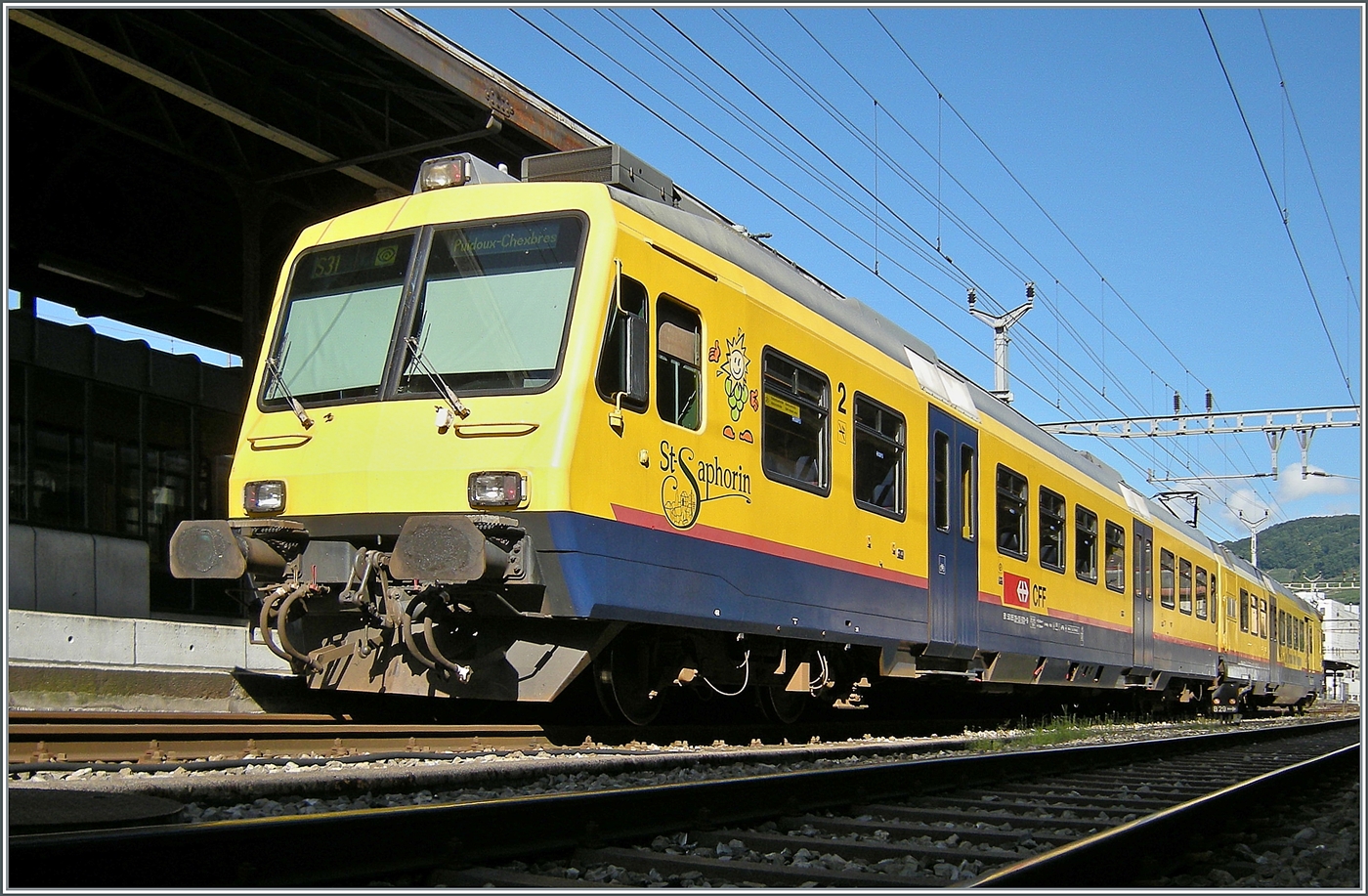 Der SBB RABe 560 131  Train des Vignes   steht in Vevey. Die Sonderlackierung stand dem NPZ sehr gut, schade, dass beim Umbau zum  Domino  diese nicht beibehalten wurde.

9. August 2008

